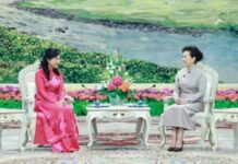 Peng Liyuan chats over tea with Vietnam’s first lady